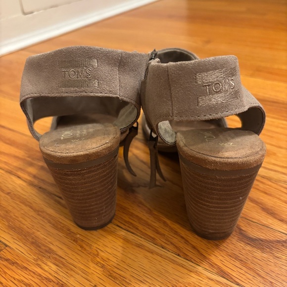 TOMs Heels Women’s size 7 tan suede - Picture 3 of 3